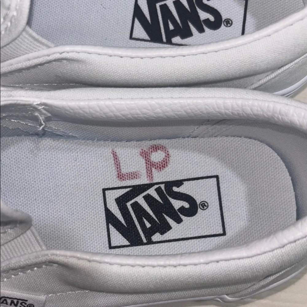 NWOT Vans White Classic Slip-On sneakers. Men's 6.5, Women's 8. Timeless style! - Picture 7 of 8